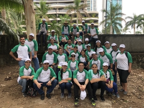 Limpieza de playa junto a la fundación Tortuguías